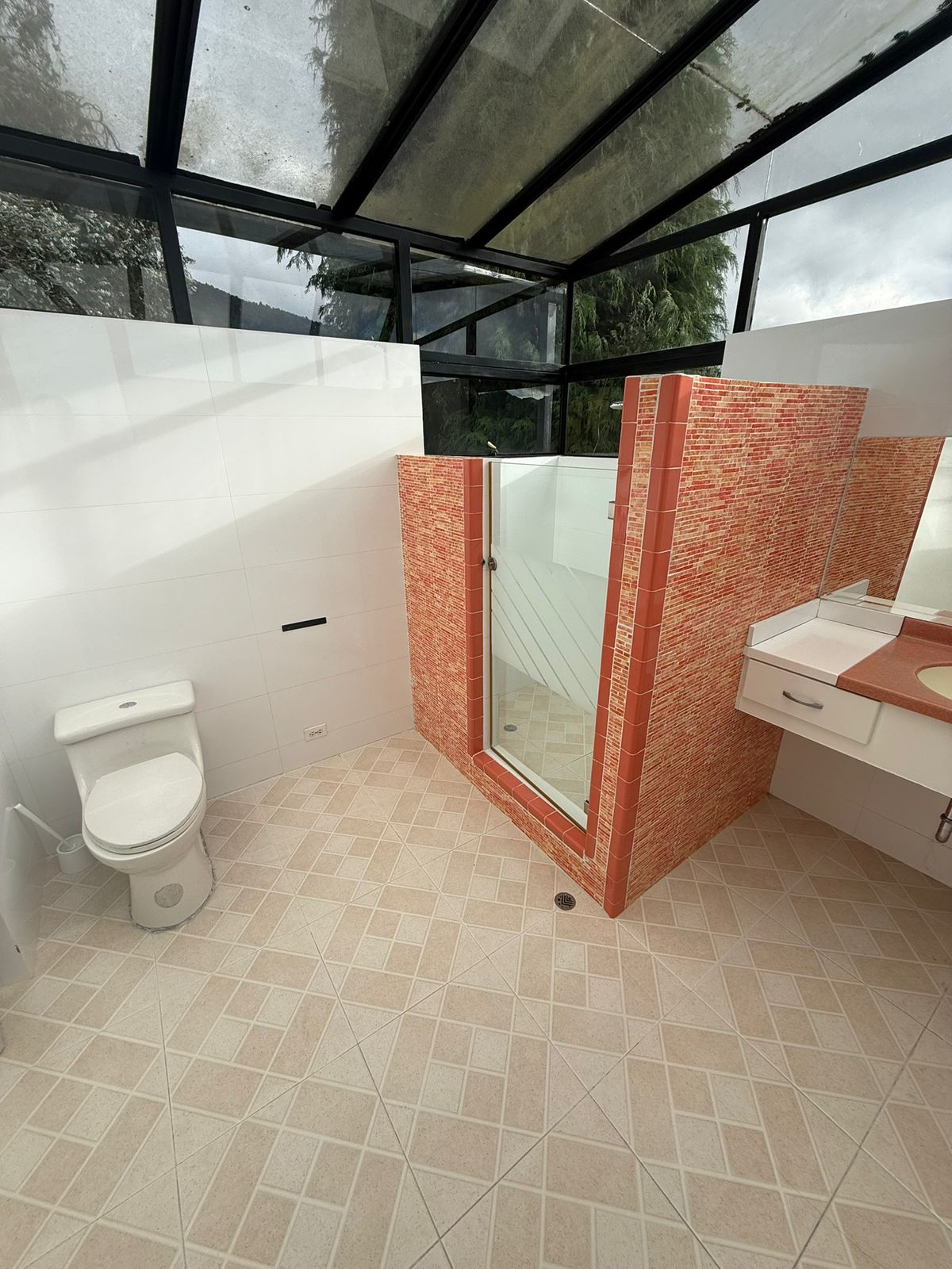 Baño con tragaluz